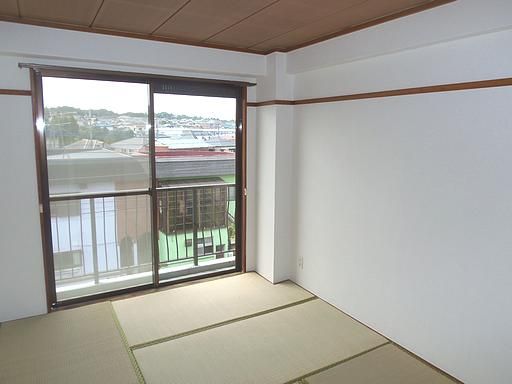 Living and room. This room of bright southeast Japanese-style.