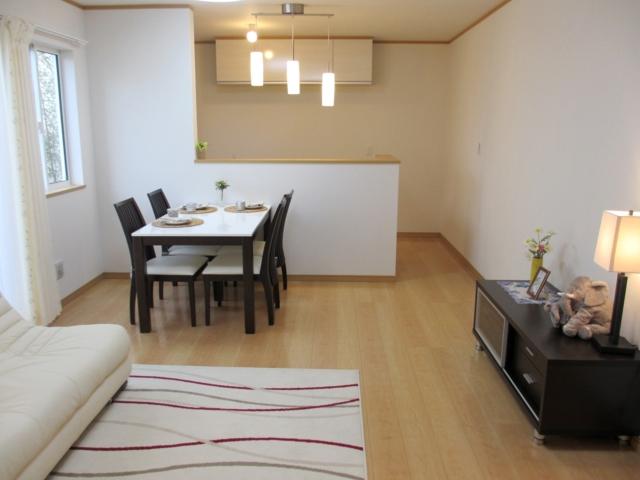 Same specifications photos (living)