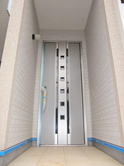 Entrance. Local (11 May 2013) Shooting