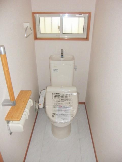 Toilet. Indoor (11 May 2013) Shooting