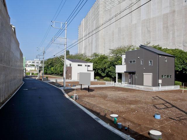 Local photos, including front road. Local (10 May 2013) Shooting