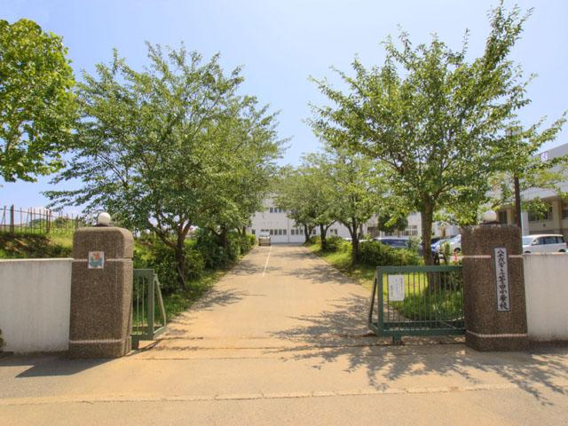 Primary school. Yachiyo Municipal Kayada to elementary school 1375m