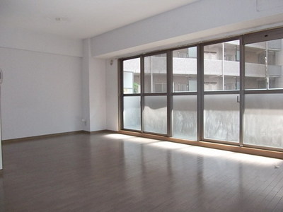 Living and room. Spacious and bright have LDK19 Pledge