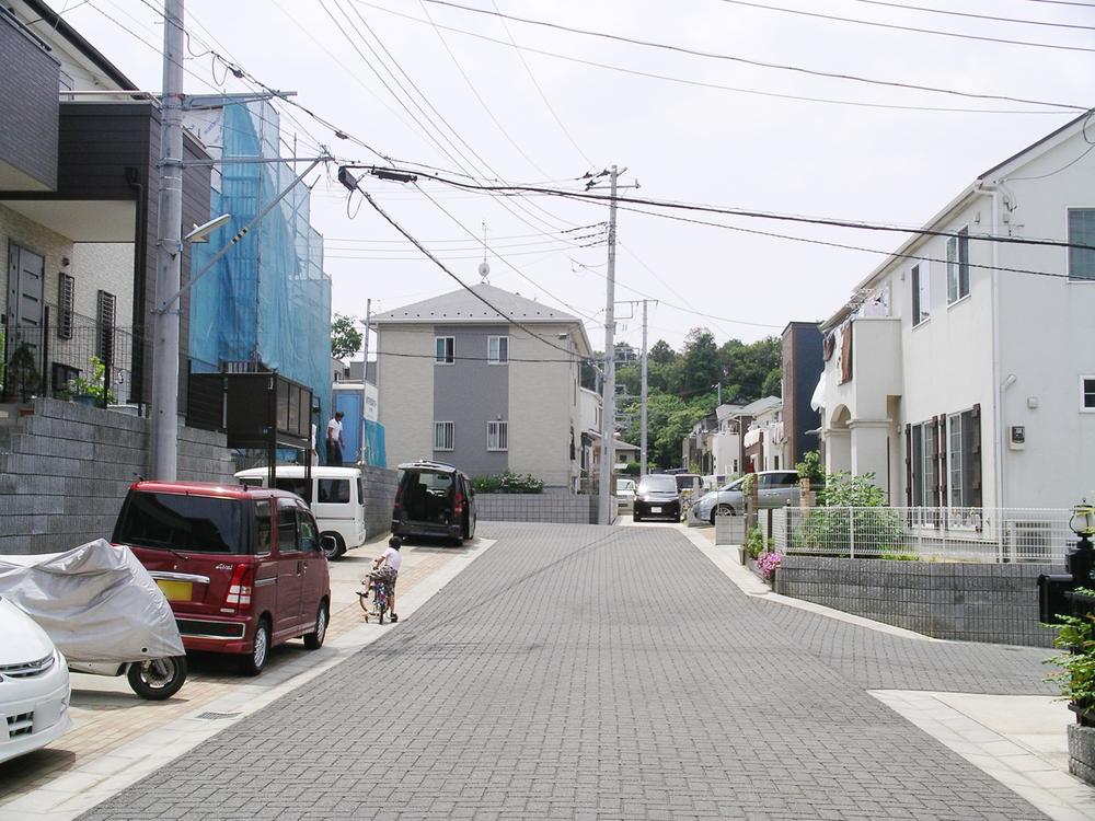 Local photos, including front road. Frontal road