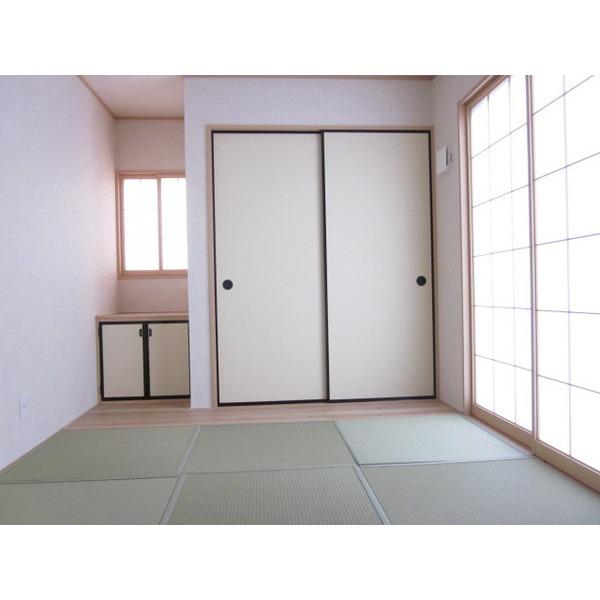 Non-living room.  [Japanese-style room] It is perfect for a nap
