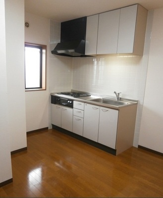 Living and room. Spacious 8.1 Pledge of dining kitchen