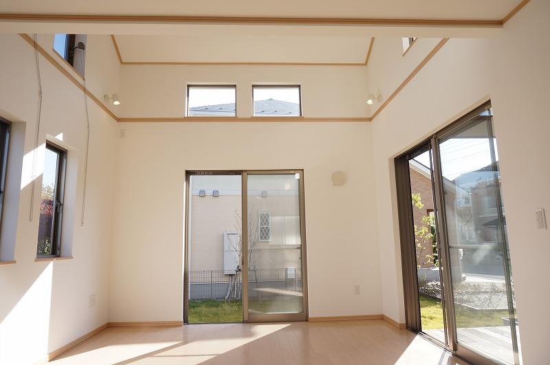 Living. Local (11 May 2013) Shooting