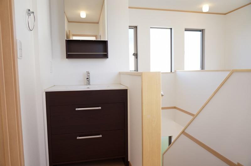 Wash basin, toilet. Local (11 May 2013) Shooting