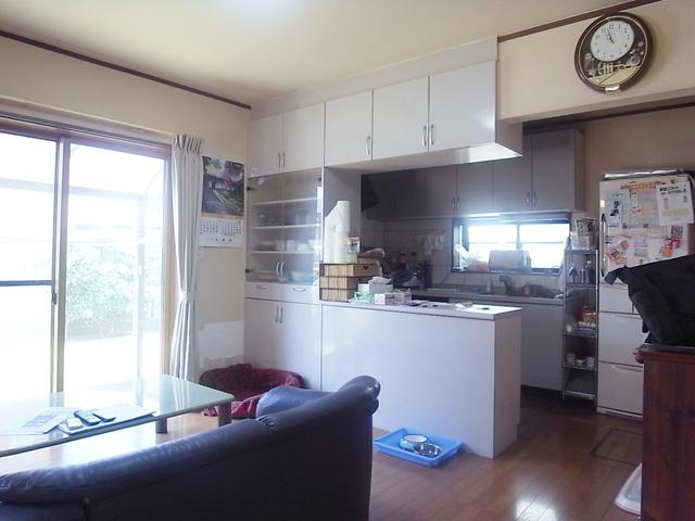Kitchen. It is L-shaped kitchen with a work-efficient counter