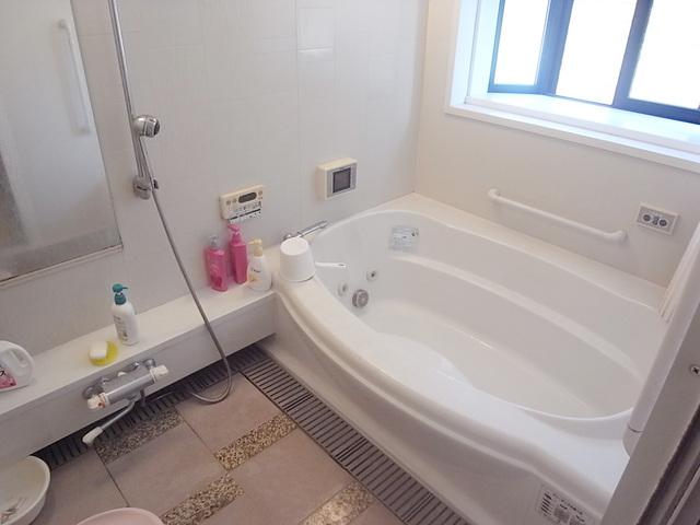 Bathroom. 1.5 square meters clear of bathroom size