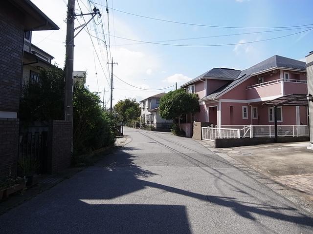Local photos, including front road. Seddo southeast 6m public roads, Sunny