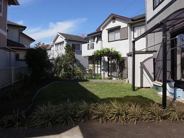 Garden. Spacious with terrace garden