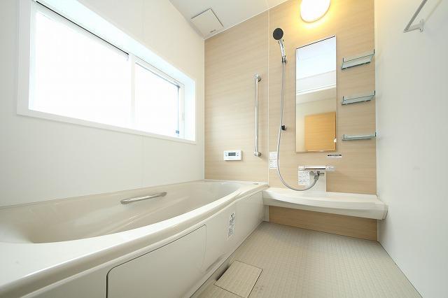 Same specifications photo (bathroom). «Eco ・ La series Common Specifications » Tub of hot water is less likely to cool in a thermos effect, Feel coldness of the floor hard thermo floor ・ Use the Thermo bus lights ~ Example of construction ~