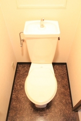 Toilet.  ※ Photo is a thing of another room (there is also a reversal type)