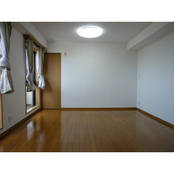 Living. Medium Western-style ・ Cross Zhang Kawasumi