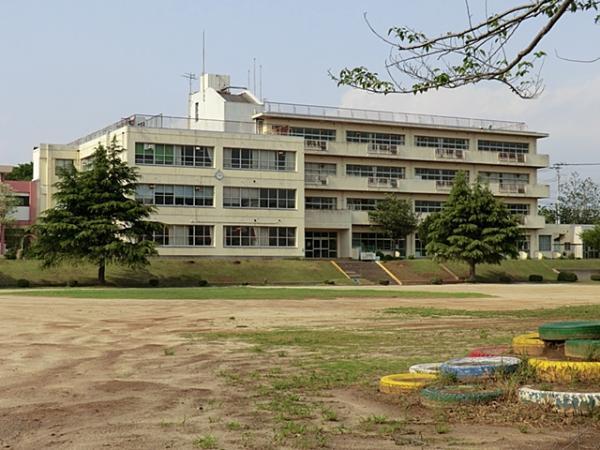 Primary school. 1200m to Murakami North Elementary School