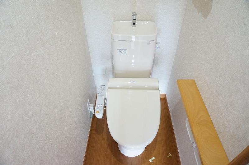 Toilet. 2013 October shooting