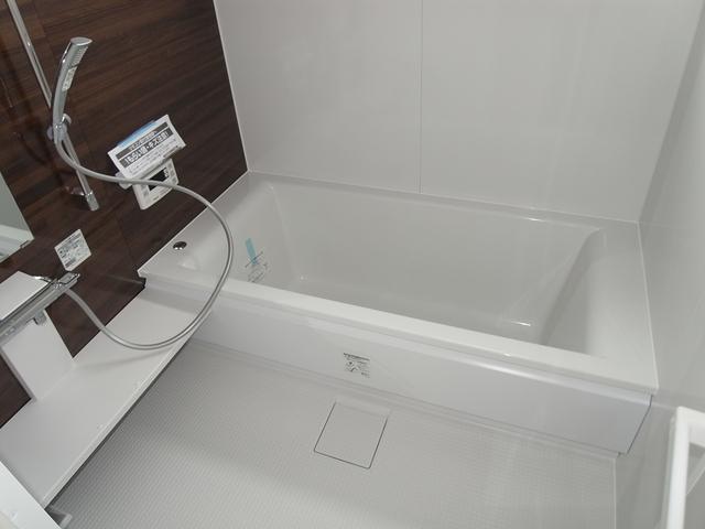 Bathroom. Spacious 1 pyeong type unit bus