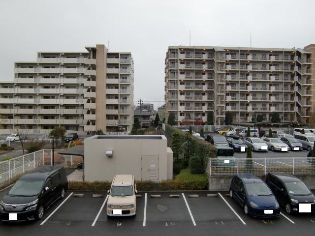 View photos from the dwelling unit. View from the site (December 2013) Shooting