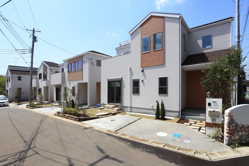 Sale already cityscape photo. Sale already the city average