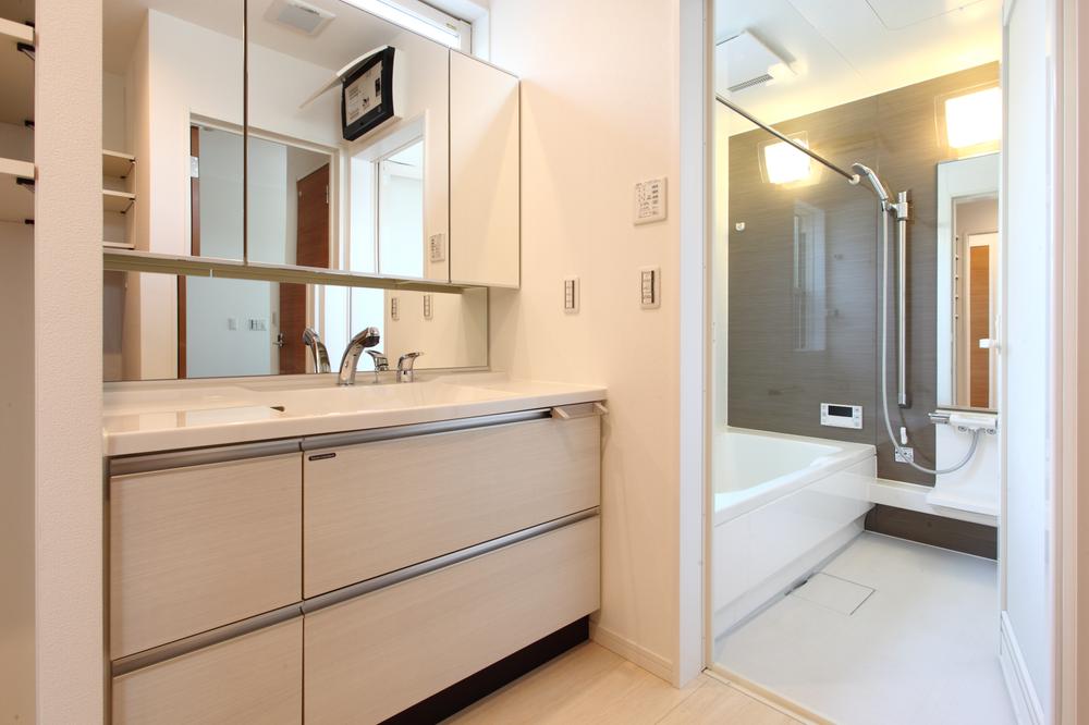 Power generation ・ Hot water equipment. Artificial marble bowl is an integrated counter.