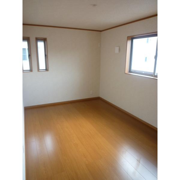 Non-living room. 7.2 Pledge Western-style