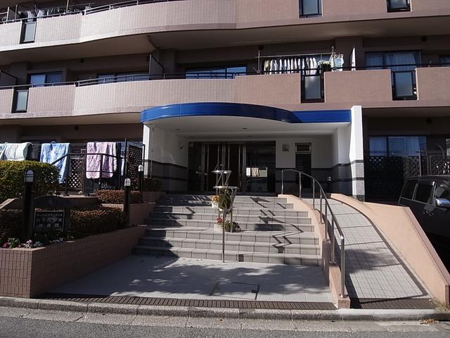 Local appearance photo. Paste outer wall tile