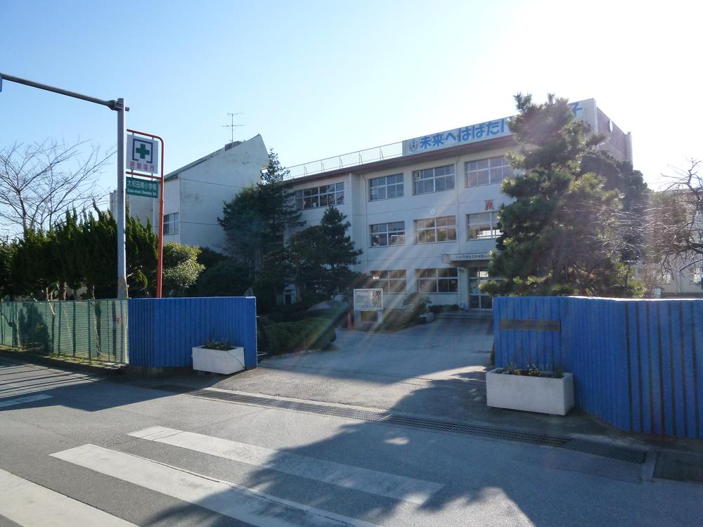 Primary school. 1040m to Minami Owada Elementary School