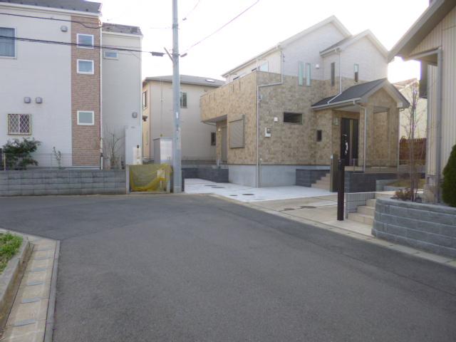 Local appearance photo. 12 Building