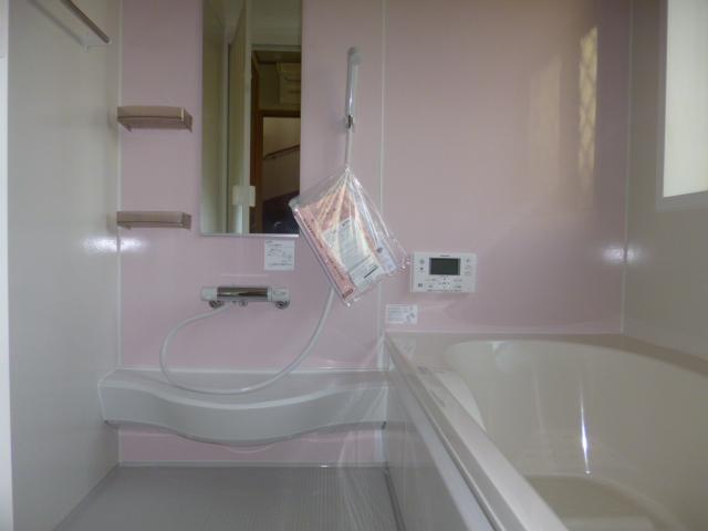 Bathroom. 12 Building