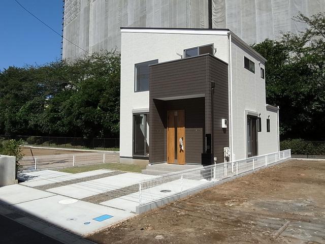 Local appearance photo. South-facing day is good