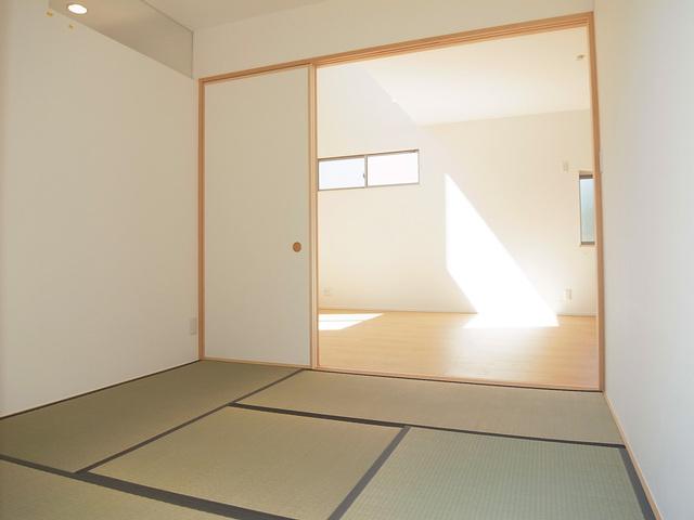 Non-living room. Japanese-style room that can be used in the living room and the people continued