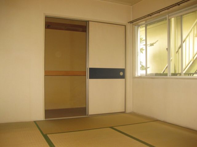 Living and room. Is a Japanese-style room. I calm.