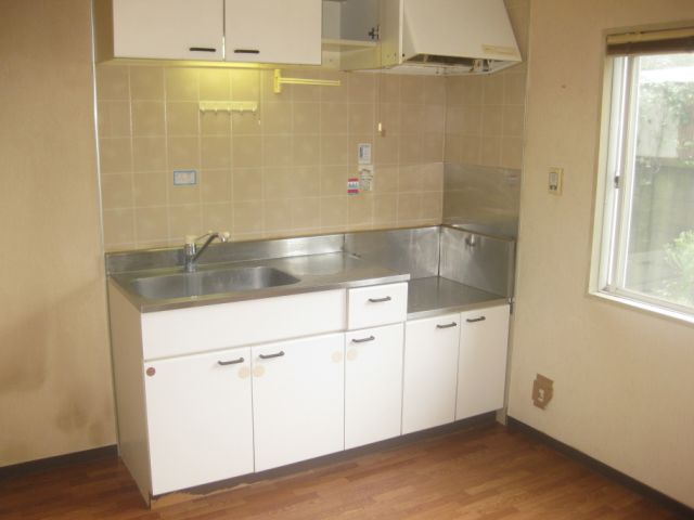 Kitchen. Gas stove can be installed.