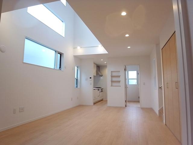 Living. LD is the upper atrium per bright space