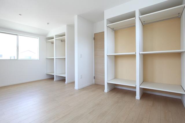 Non-living room. 5.25 Pledge 2 rooms to also be changes 10.5 quires Western-style