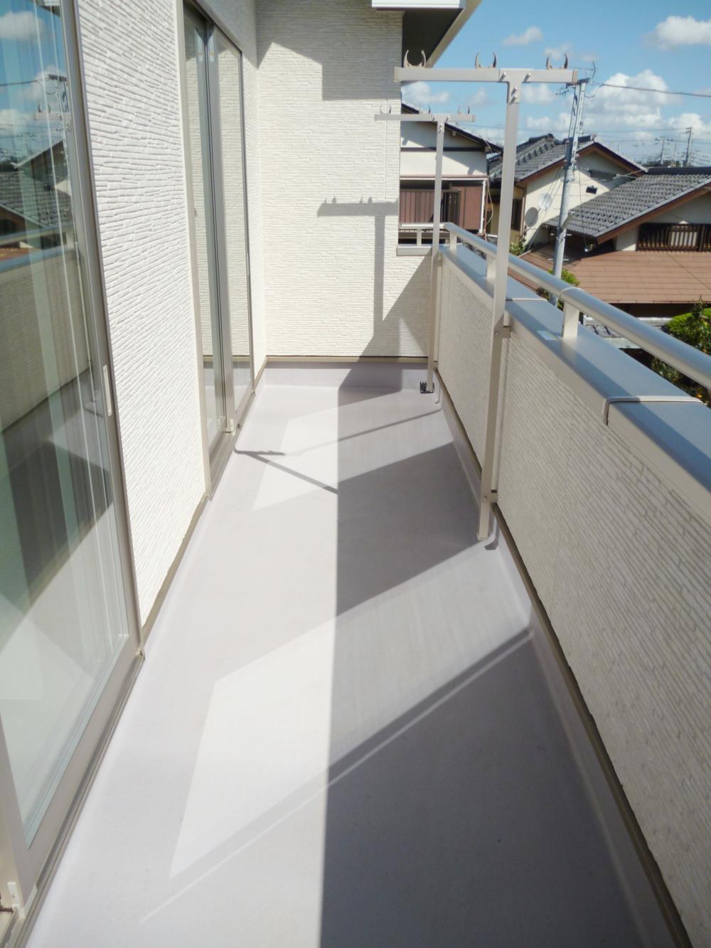 Balcony. Yang per well of wide balcony [B Building]