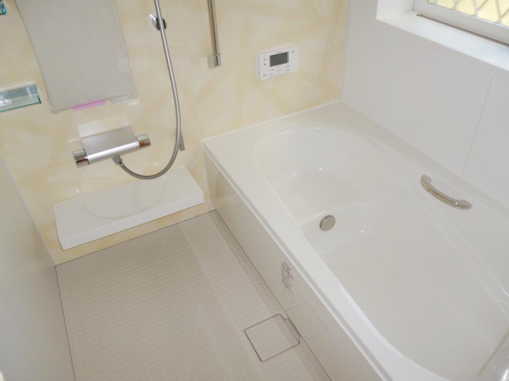 Bathroom. Warm shades of bathroom spacious 1 tsubo A thermos effect tub contribute to energy saving! !  [A Building]