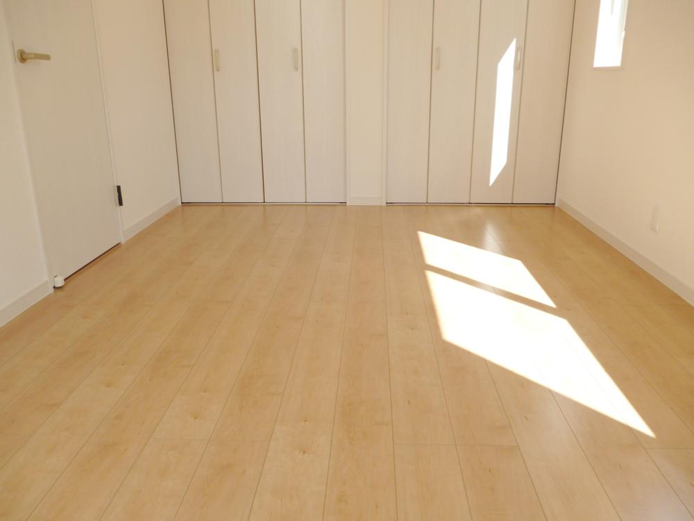 Non-living room. 7.5 Pledge of main bedroom also offers plenty of storage is  [A Building]