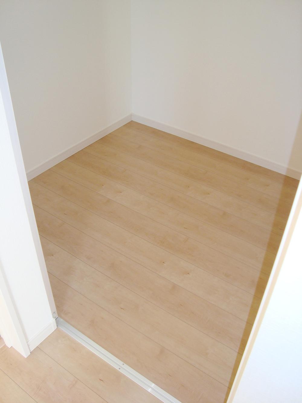 Same specifications photos (Other introspection). There and convenient walk-in closet