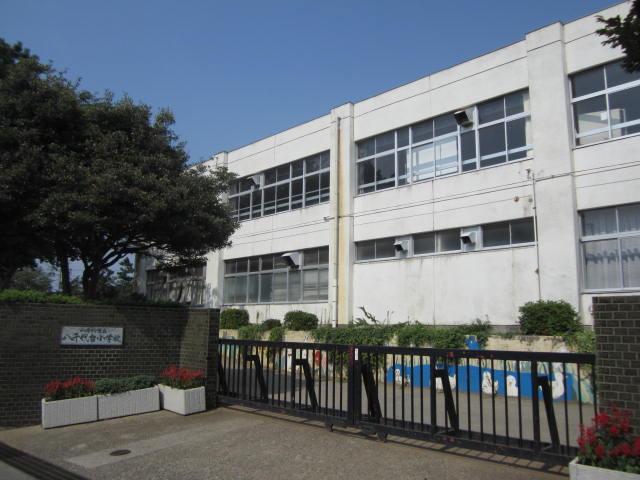Primary school. Yachiyodai until elementary school 400m