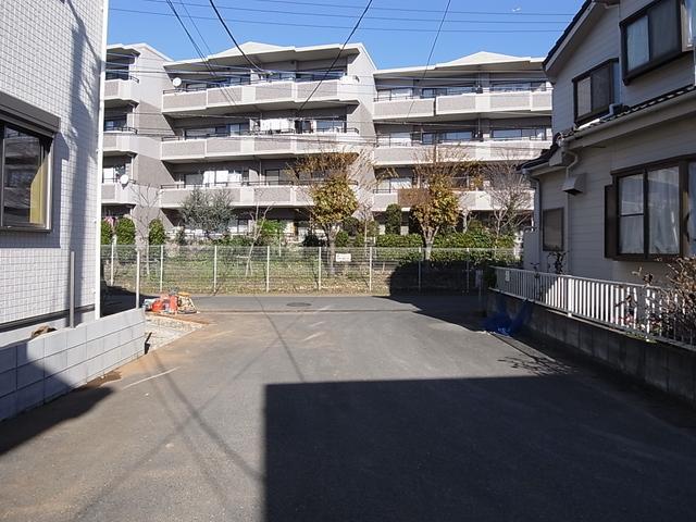 Local photos, including front road. It is a quiet residential area