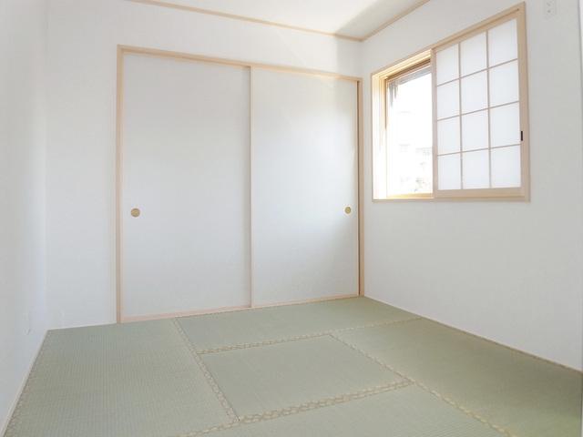 Non-living room. It is readily available in the living room and on earth