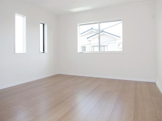 Non-living room. 2F Master Bedroom about 9 Pledge