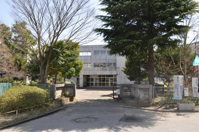 Junior high school. Takatsu until junior high school 1860m Takatsu Junior High School 1860m walk 24 minutes