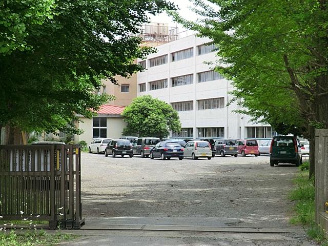 Junior high school. Yachiyodainishi 880m until junior high school