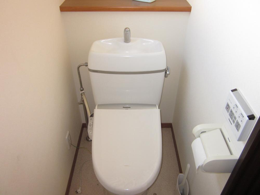 Toilet. First floor toilet / Indoor (12 May 2013) Shooting
