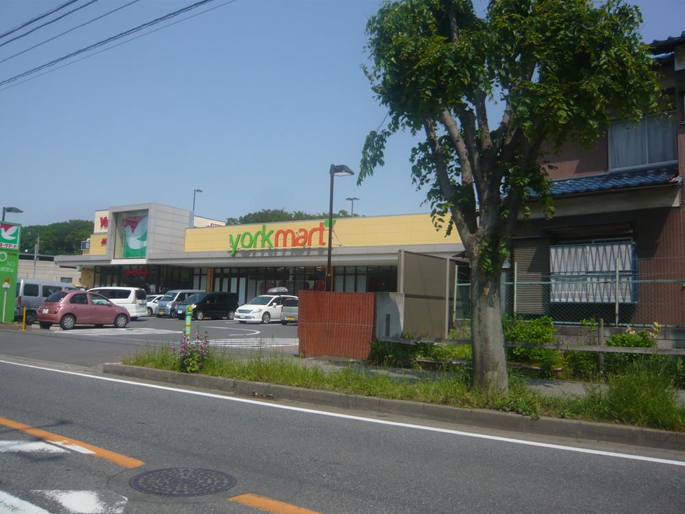 Supermarket. York Mart until Yachiyodai shop 992m