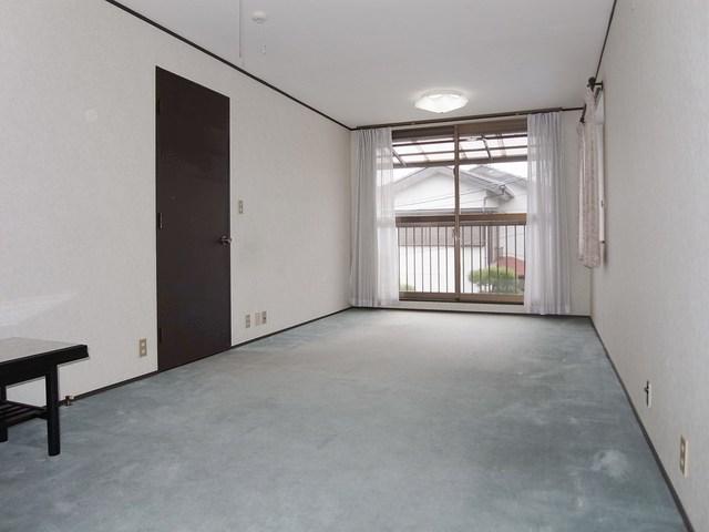 Non-living room. 2F Master Bedroom 10.5 Pledge