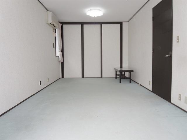 Non-living room. The room is wide
